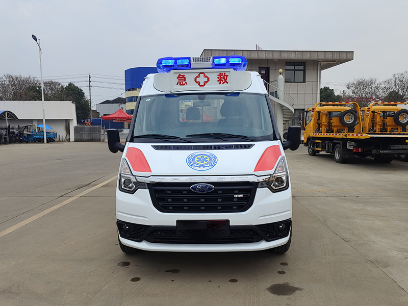 福特V348短軸中頂轉(zhuǎn)運型救護(hù)車