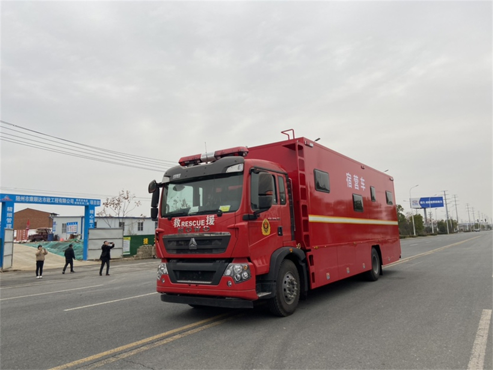 重汽豪沃后勤保障宿營車