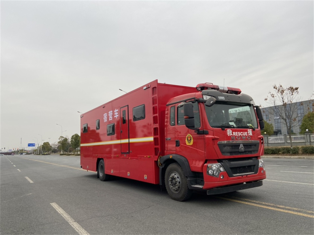 重汽豪沃后勤保障宿營車