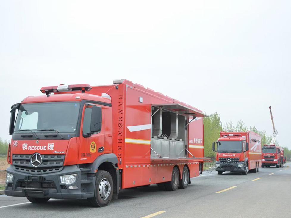 奔馳6X4野外炊事餐車(chē)