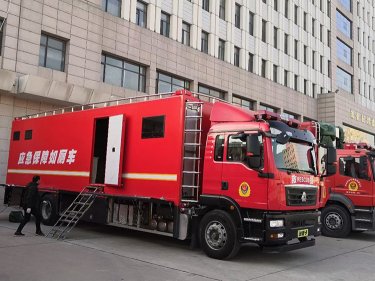 重汽豪沃10人廁所車(chē)